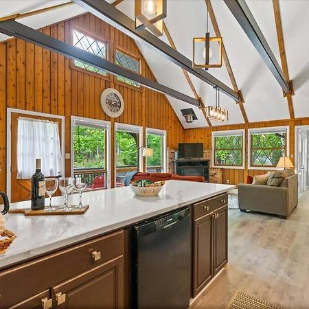 The Gingerbread House: 4 Bedroom Chalet, W/ Sunroom/Deck, Sleeps 12, Modern Amenities McGaheysville Exterior foto