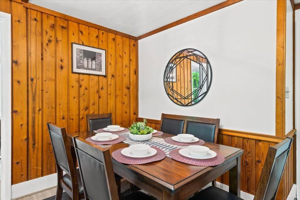 The Gingerbread House: 4 Bedroom Chalet, W/ Sunroom/Deck, Sleeps 12, Modern Amenities McGaheysville Exterior foto