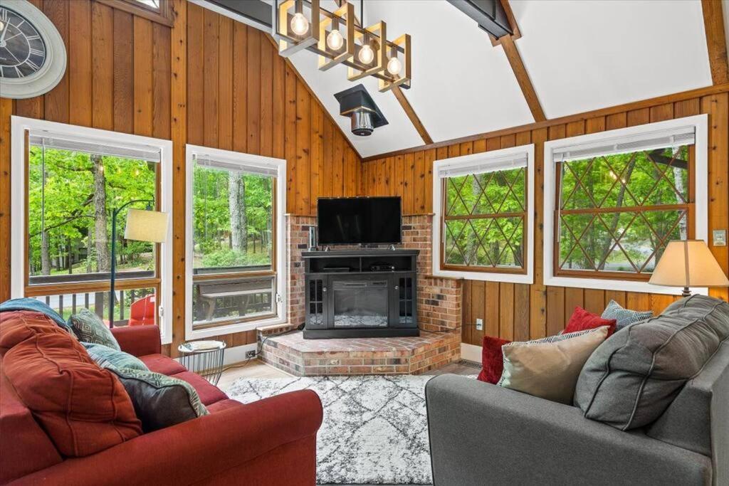 The Gingerbread House: 4 Bedroom Chalet, W/ Sunroom/Deck, Sleeps 12, Modern Amenities McGaheysville Exterior foto