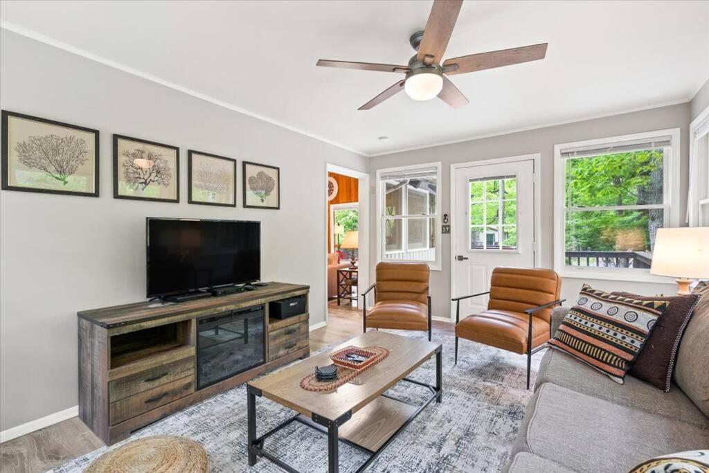 The Gingerbread House: 4 Bedroom Chalet, W/ Sunroom/Deck, Sleeps 12, Modern Amenities McGaheysville Exterior foto